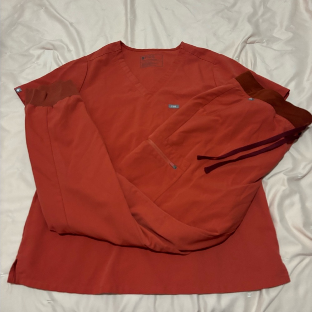 Figs Clay Catarina top L, Zamora Joggers XL Tall